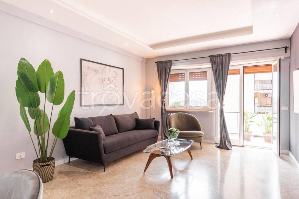 appartamento in vendita a Roma in zona Ostiense