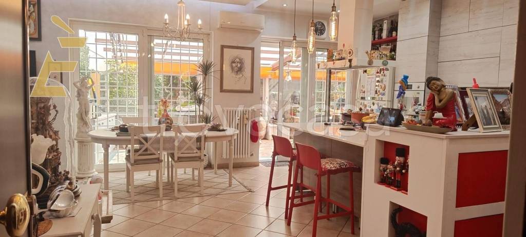 appartamento in vendita a Roma in zona Appio Claudio