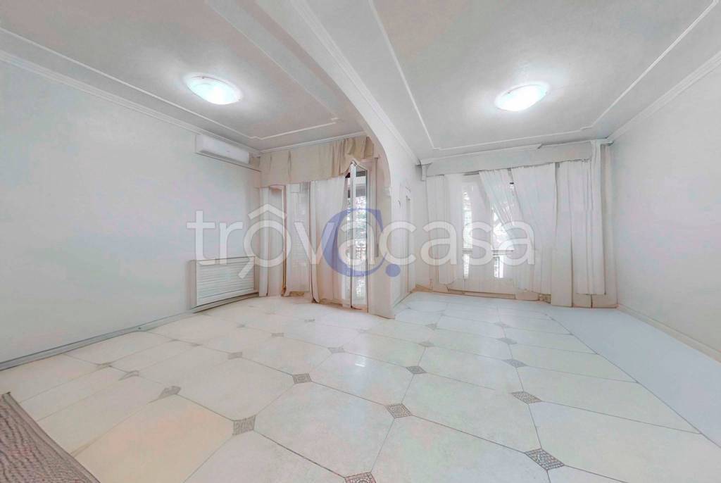 appartamento in vendita a Roma in zona Torre Spaccata