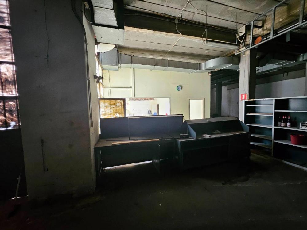 locale di sgombero in vendita a Roma in zona Casal Morena