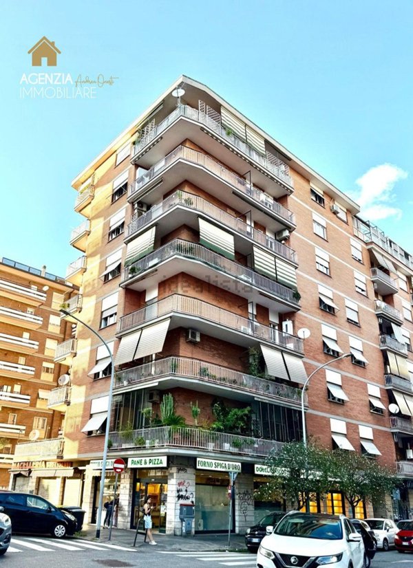appartamento in vendita a Roma in zona Appio Claudio