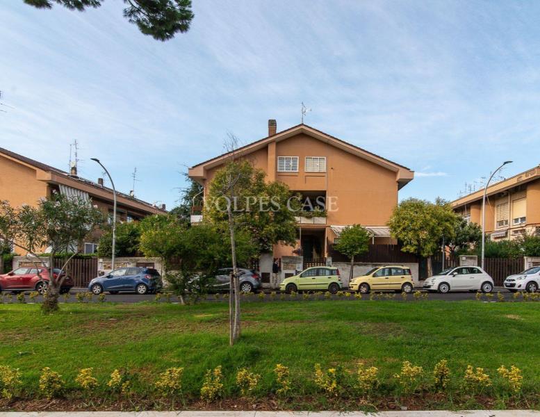 appartamento in vendita a Roma in zona Ostiense