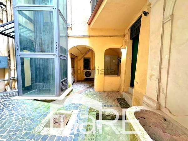 locale di sgombero in vendita a Roma in zona Campo Marzio