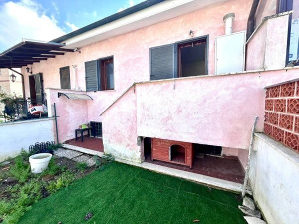 casa indipendente in vendita a Roma in zona Acilia