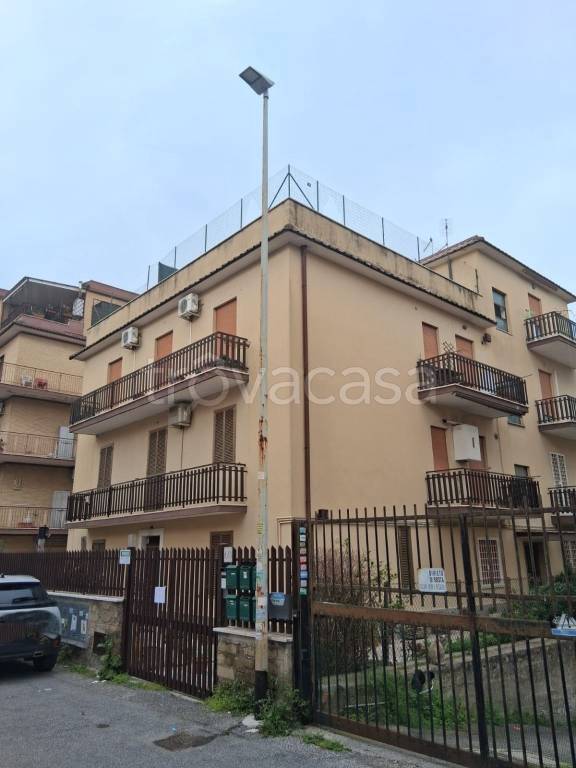 appartamento in vendita a Roma in zona Torre Angela