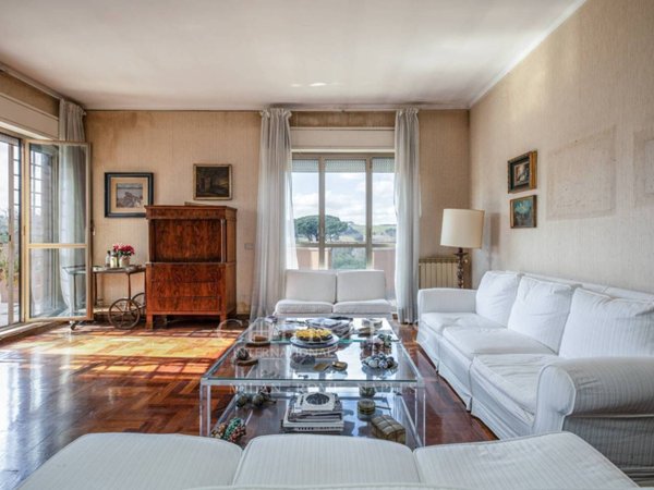 appartamento in vendita a Roma in zona Tomba di Nerone