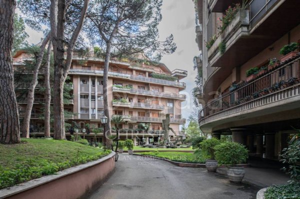 appartamento in vendita a Roma in zona Tomba di Nerone