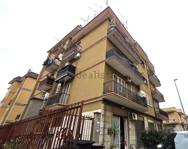 appartamento in vendita a Roma in zona Tor Bella Monaca