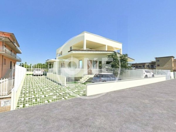 casa indipendente in vendita a Roma