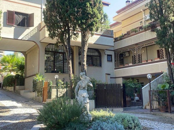 appartamento in vendita a Roma in zona Axa