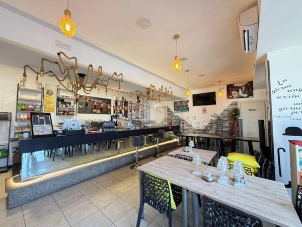 negozio in vendita a Roma in zona Castelverde