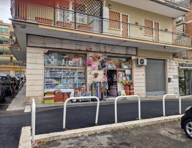 negozio in vendita a Roma in zona Torrevecchia