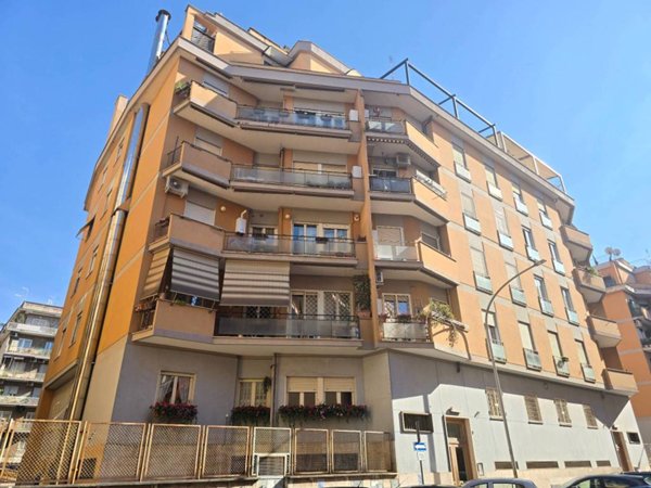 appartamento in vendita a Roma in zona Ardeatino