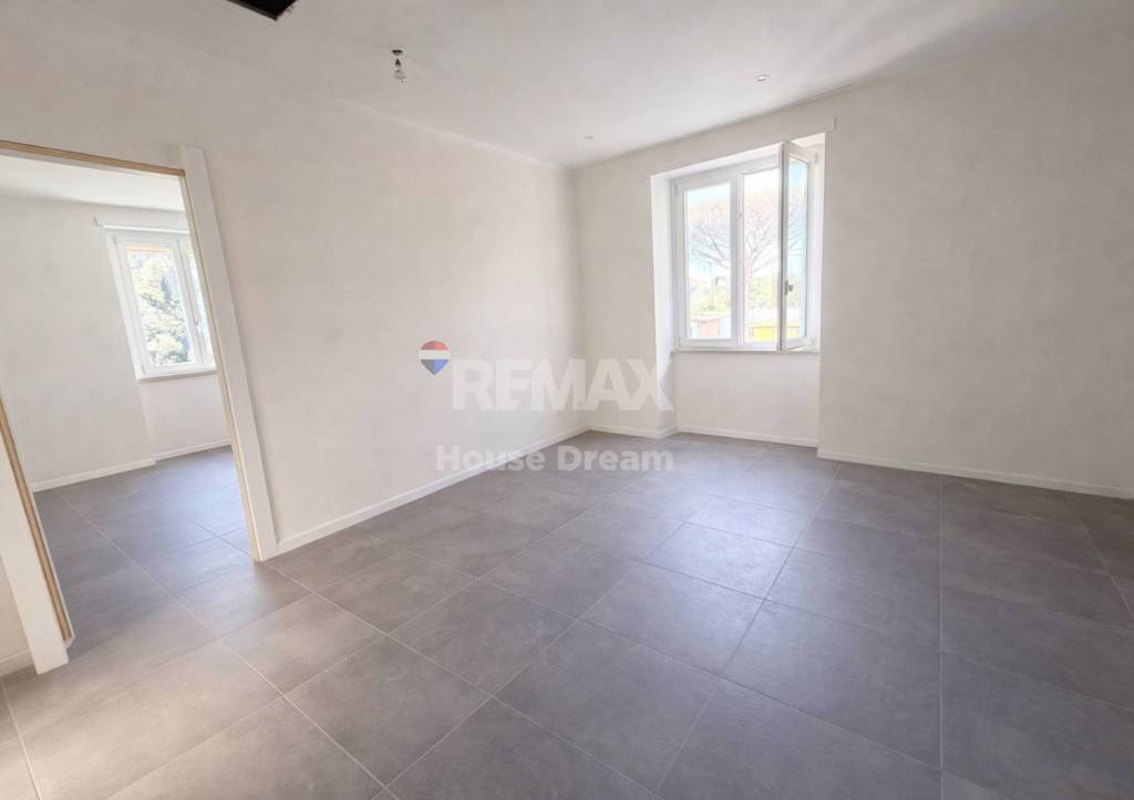 appartamento in vendita a Roma in zona Appio Claudio