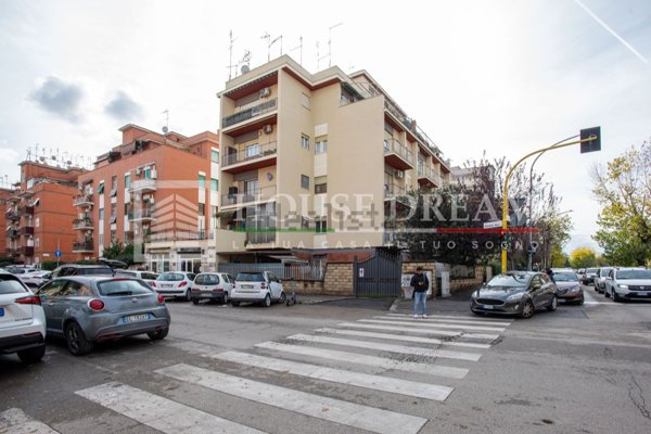 appartamento in vendita a Roma in zona Appio Claudio