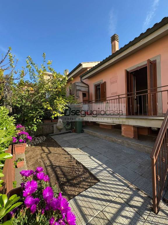 casa indipendente in vendita a Roma in zona Torrione Cerquetta