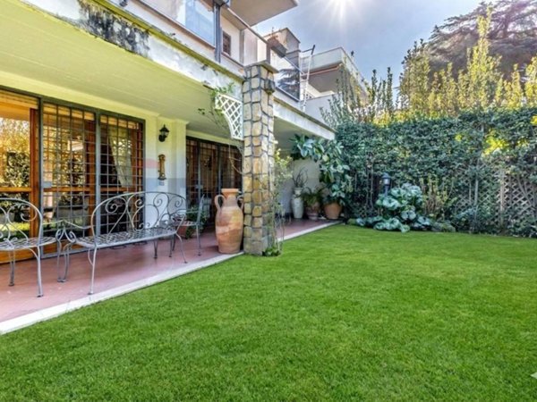 casa indipendente in vendita a Roma in zona Appio Pignatelli