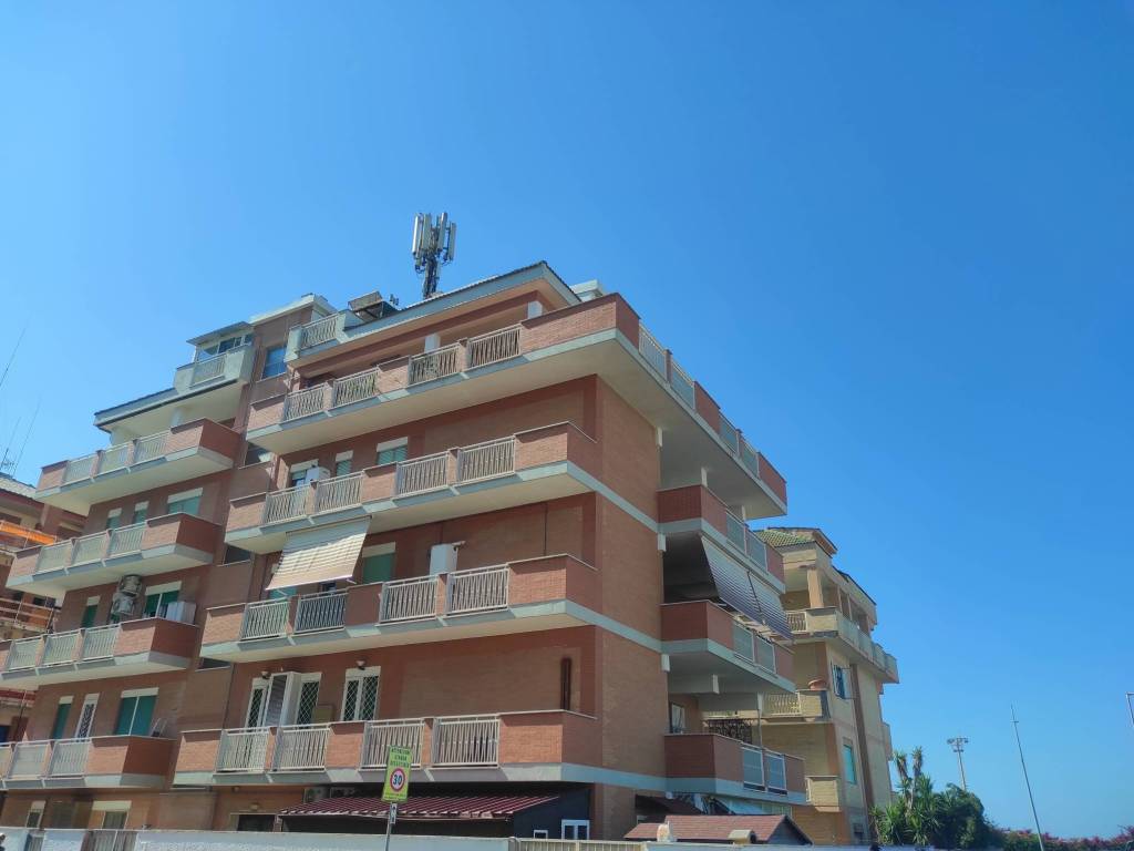 appartamento in vendita a Roma in zona Ostia
