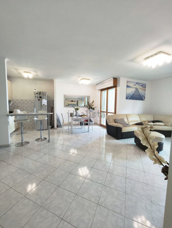 appartamento in vendita a Roma in zona Torre Angela