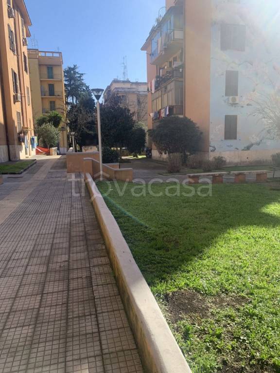 appartamento in vendita a Roma in zona Ardeatino