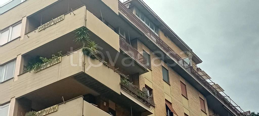 appartamento in vendita a Roma in zona Ardeatino