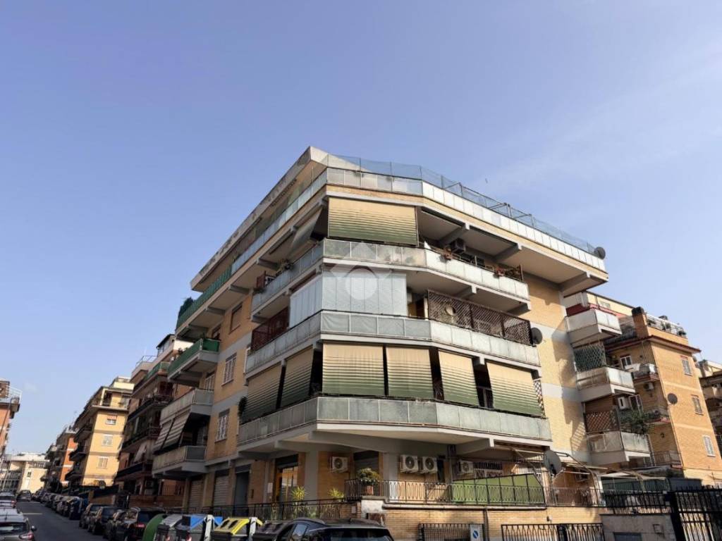 appartamento in vendita a Roma in zona Corviale