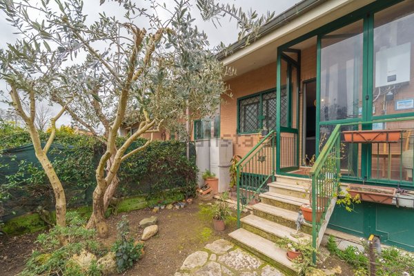 appartamento in vendita a Roma in zona Acilia