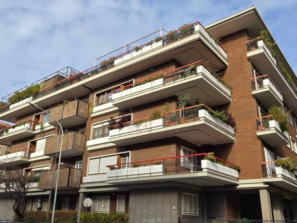 appartamento in vendita a Roma in zona Ostiense