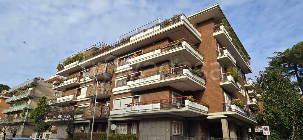 appartamento in vendita a Roma in zona Ardeatino