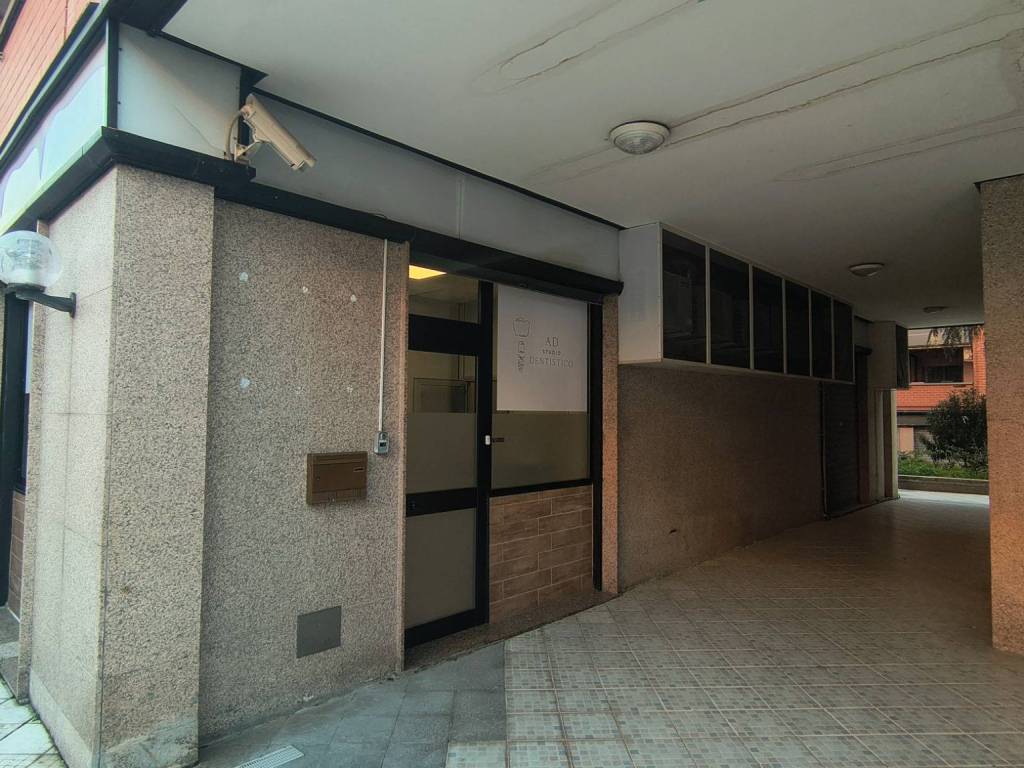 negozio in vendita a Roma in zona Ponte Mammolo