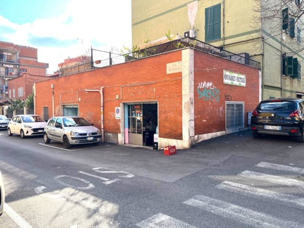 negozio in vendita a Roma in zona Prenestino-Centocelle