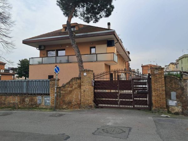 appartamento in vendita a Roma in zona Tor Vergata/Torrenova
