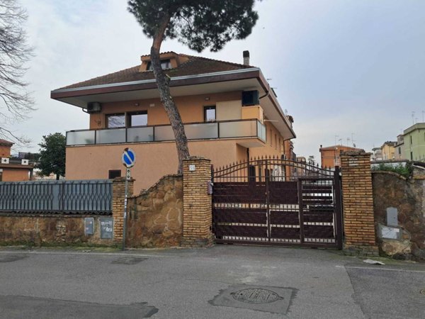 appartamento in vendita a Roma in zona Tor Vergata/Torrenova