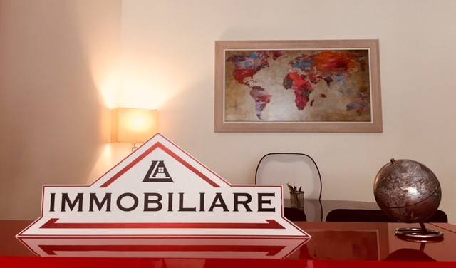 locale commerciale in vendita a Roma in zona Appio Latino