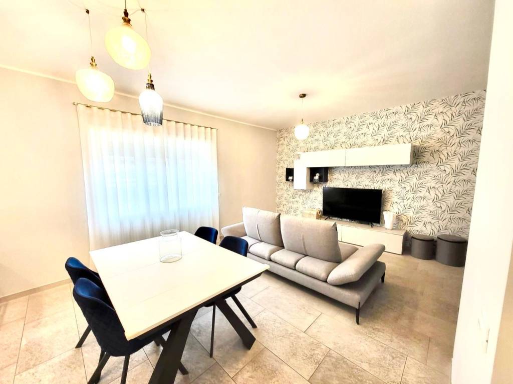 appartamento in vendita a Roma in zona Appio Claudio