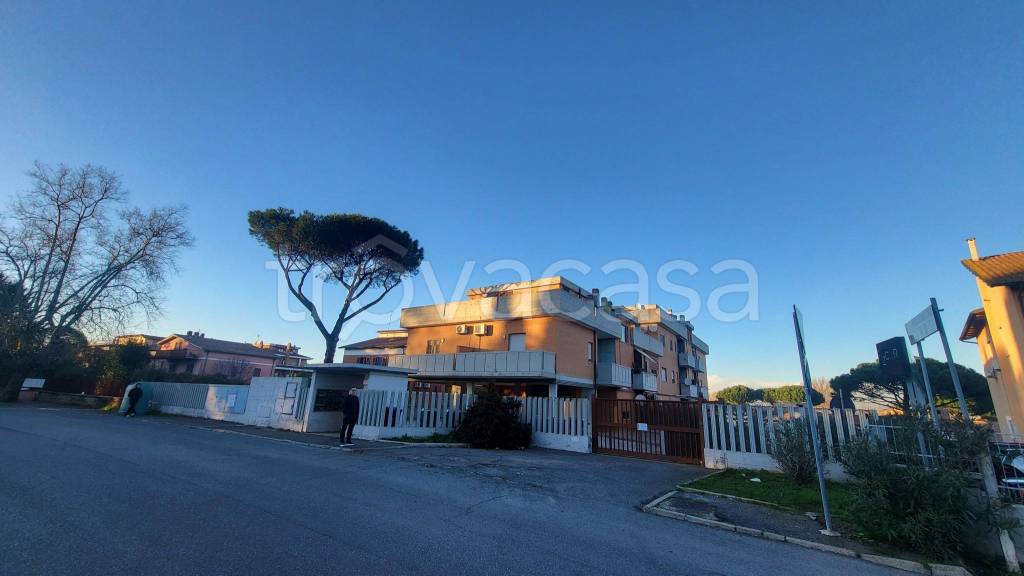 appartamento in vendita a Roma in zona Romanina