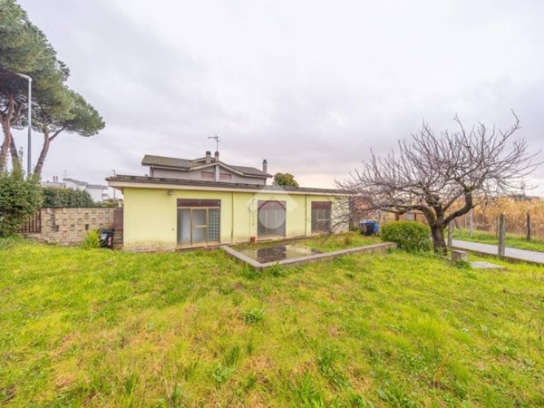 negozio in vendita a Roma in zona Sette Bagni