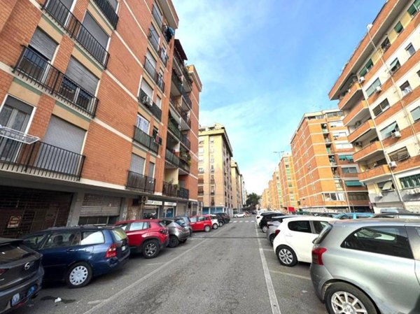 negozio in vendita a Roma in zona Portuense