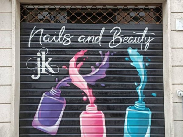 negozio in vendita a Roma in zona Cinecittà