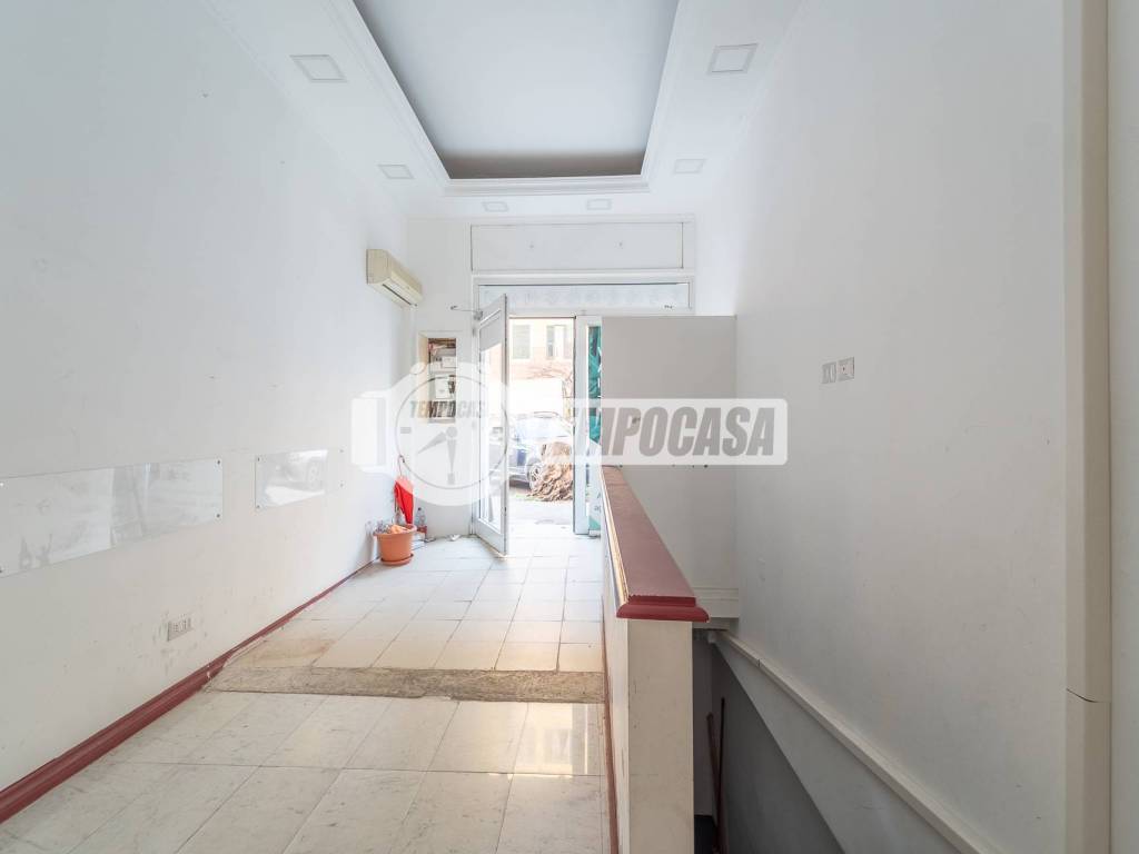 negozio in vendita a Roma in zona Esquilino