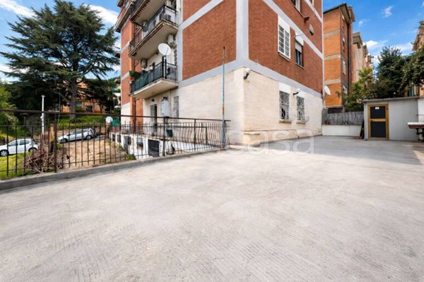 appartamento in vendita a Roma in zona Colle del Sole