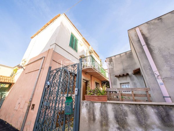 appartamento in vendita a Roma in zona Tuscolano