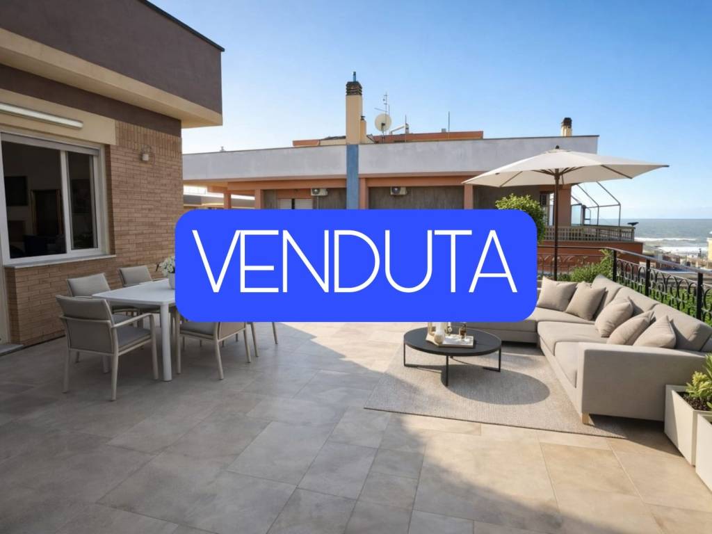 appartamento in vendita a Roma in zona Ostia Antica