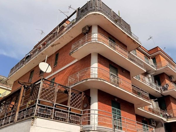 appartamento in vendita a Roma in zona Appio Latino