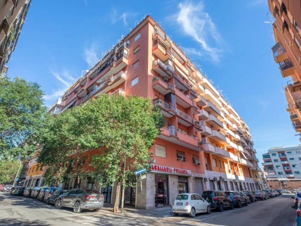 negozio in vendita a Roma in zona Prenestino-Centocelle