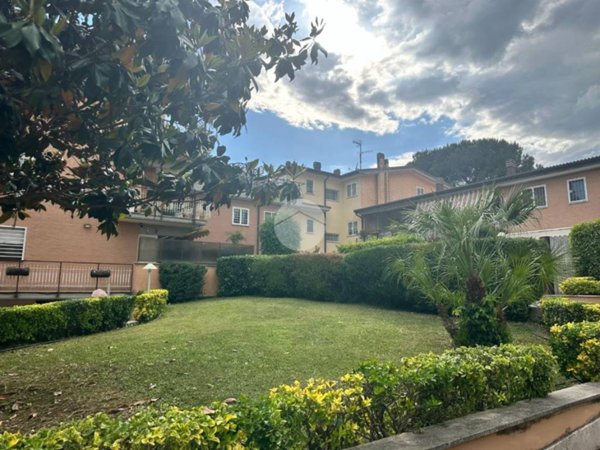 appartamento in vendita a Roma in zona Corviale