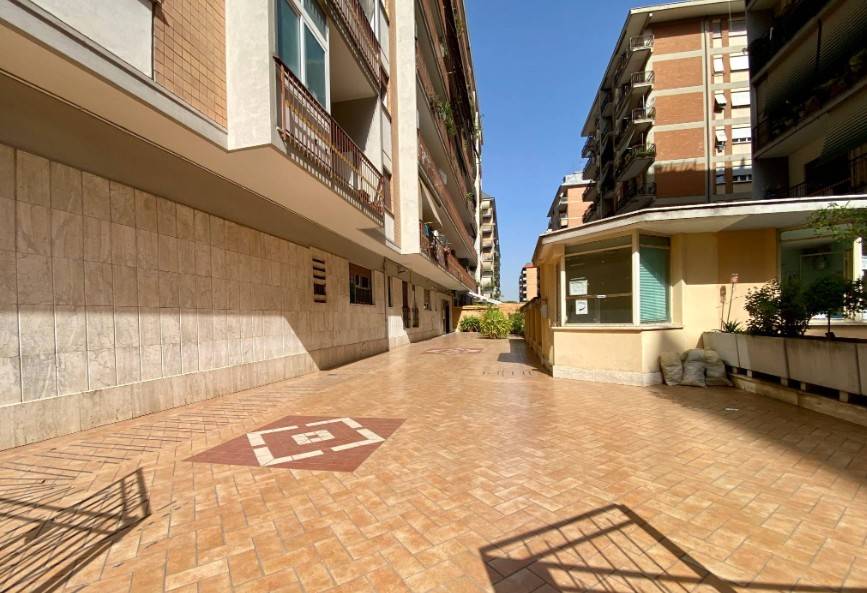 appartamento in vendita a Roma in zona Tuscolano