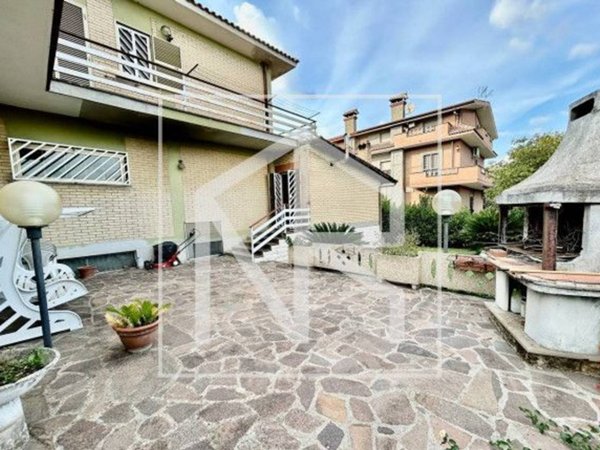 casa indipendente in vendita a Roma in zona Colle Monfortani