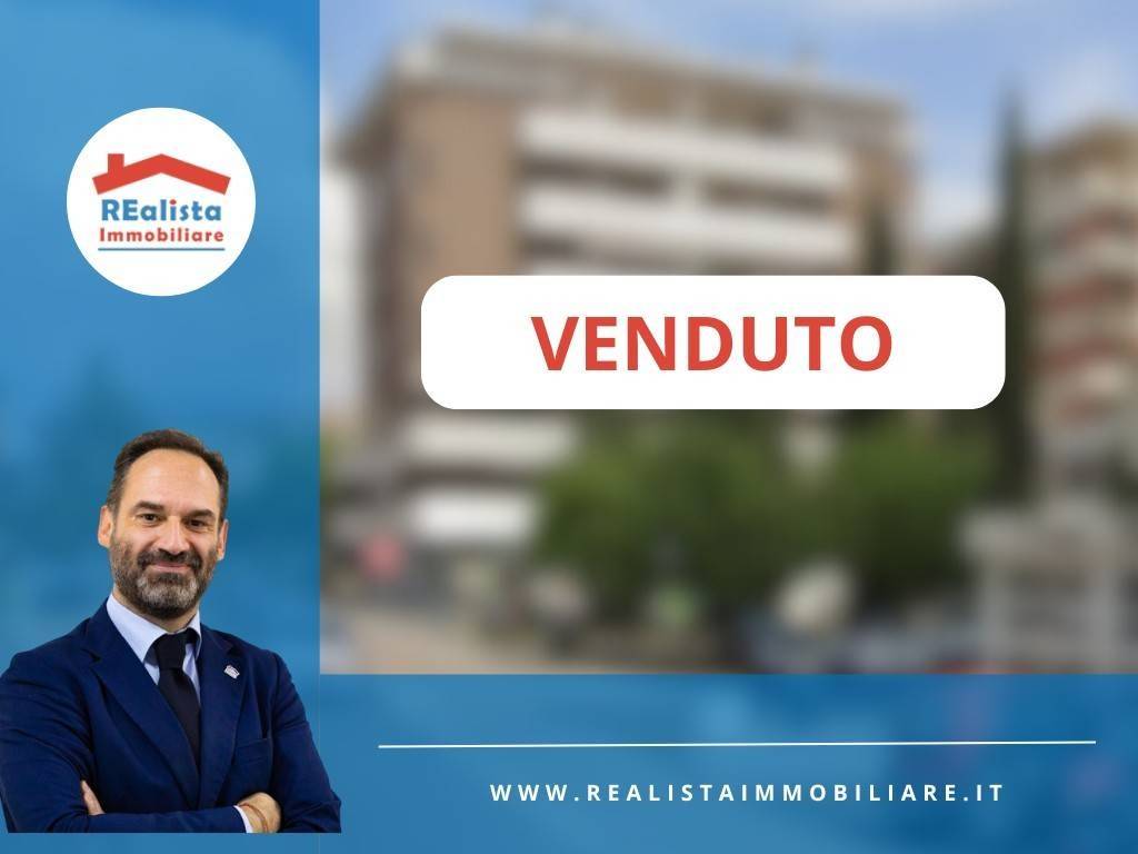 appartamento in vendita a Roma in zona Ostiense