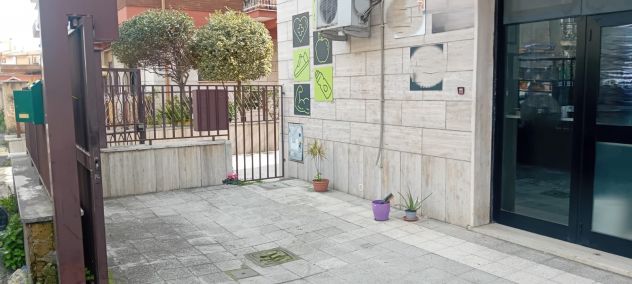 negozio in vendita a Roma in zona Torre Angela